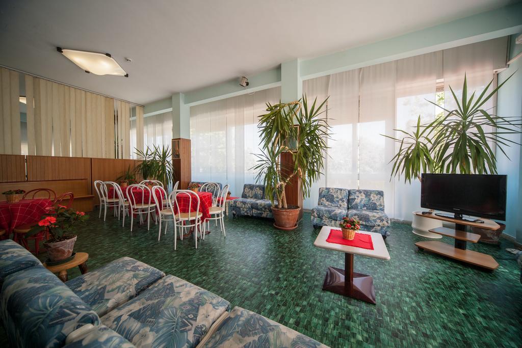 Hotel Madison 里乔内 外观 照片